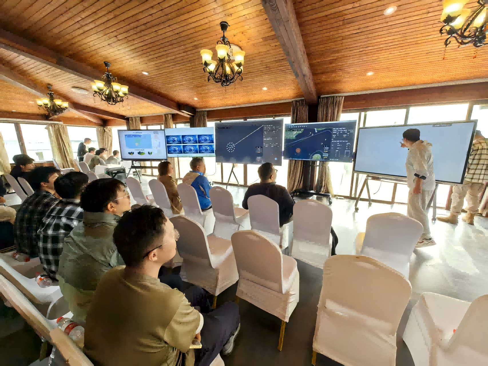 复杂海况无人艇集群智能协同控制决策方法研究