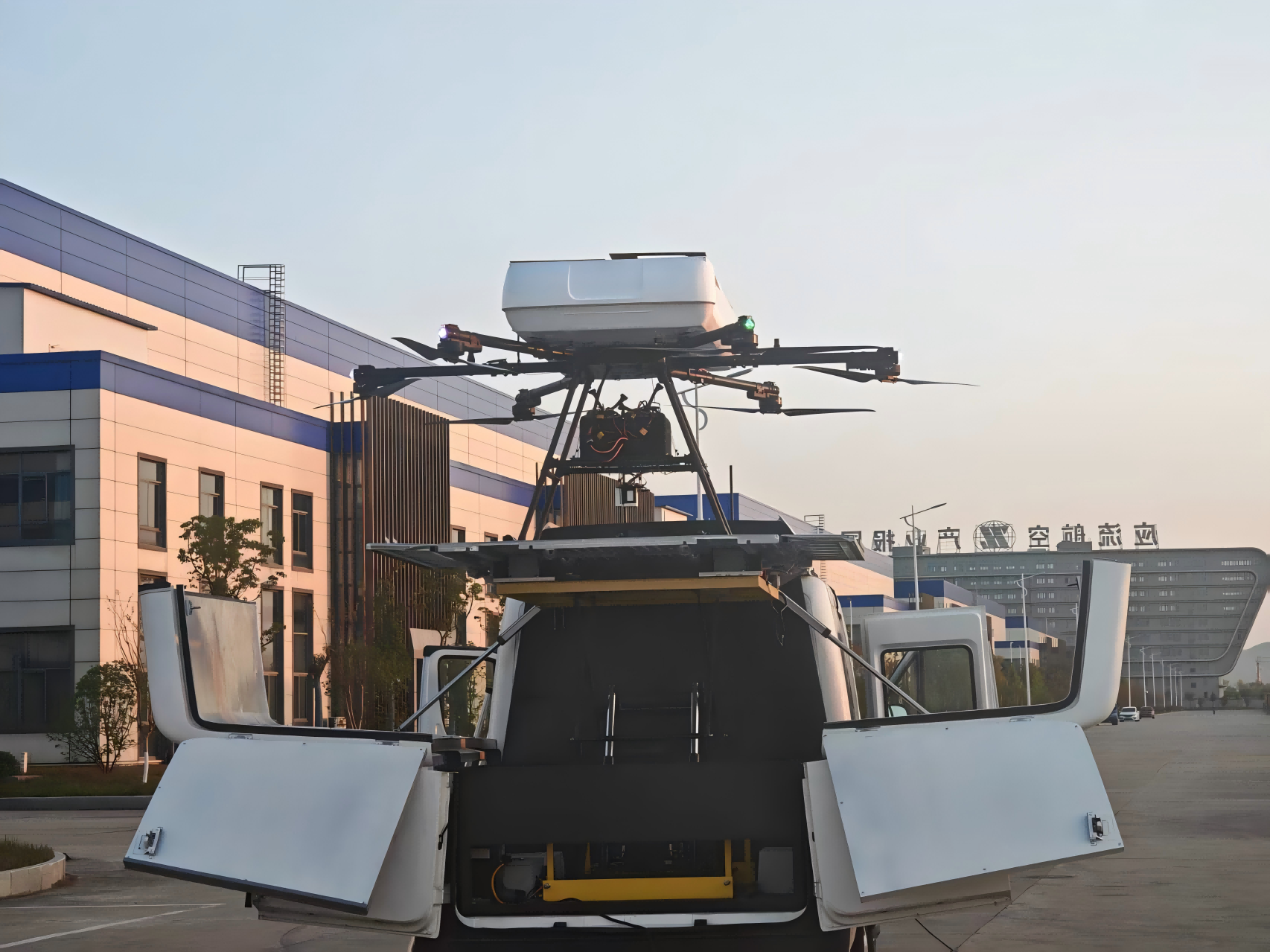 空地异构平台的协同导航与侦测