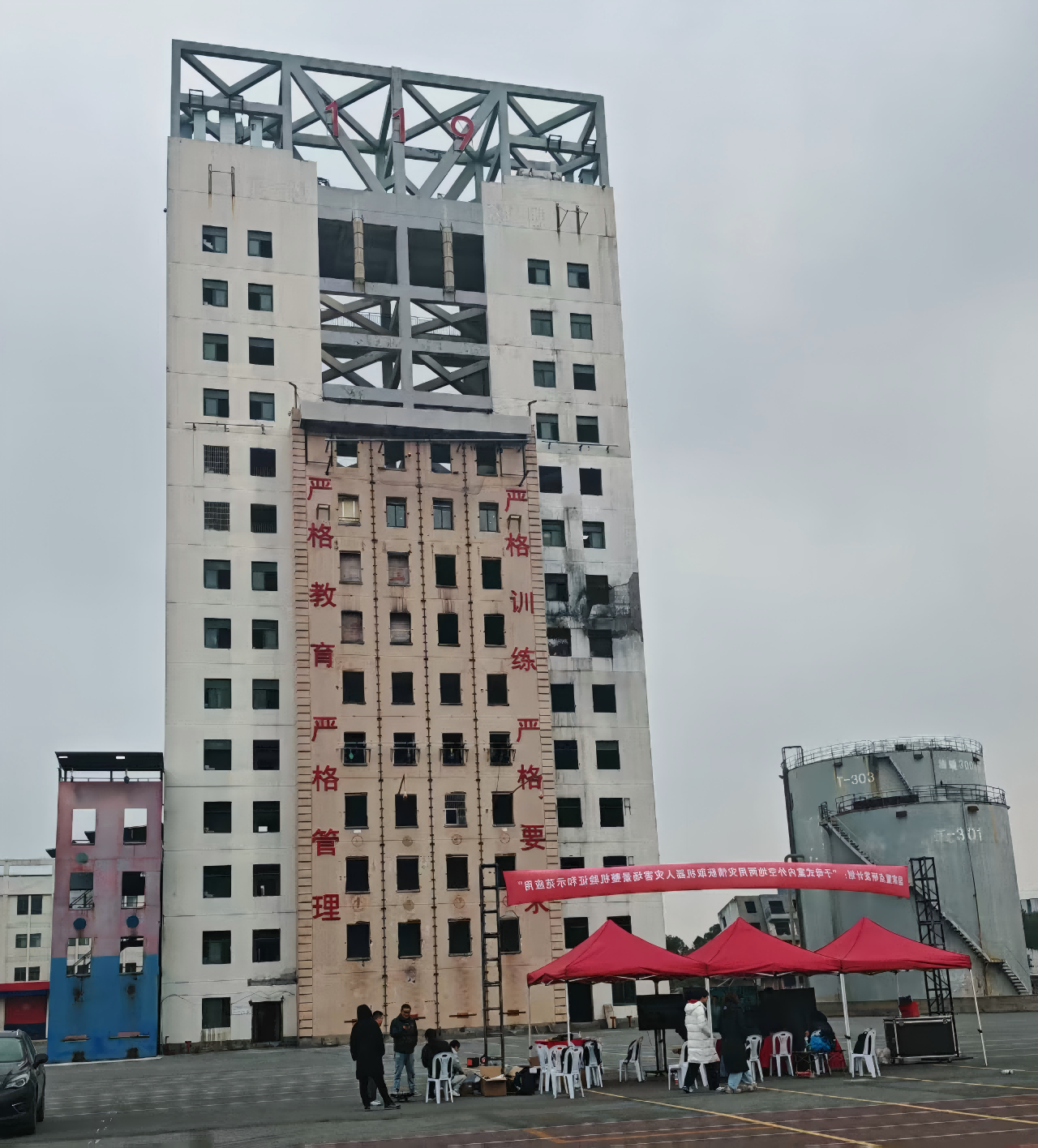 空地异构平台协同的室内导航与侦测